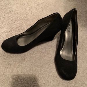 Black suede Dexter wedges